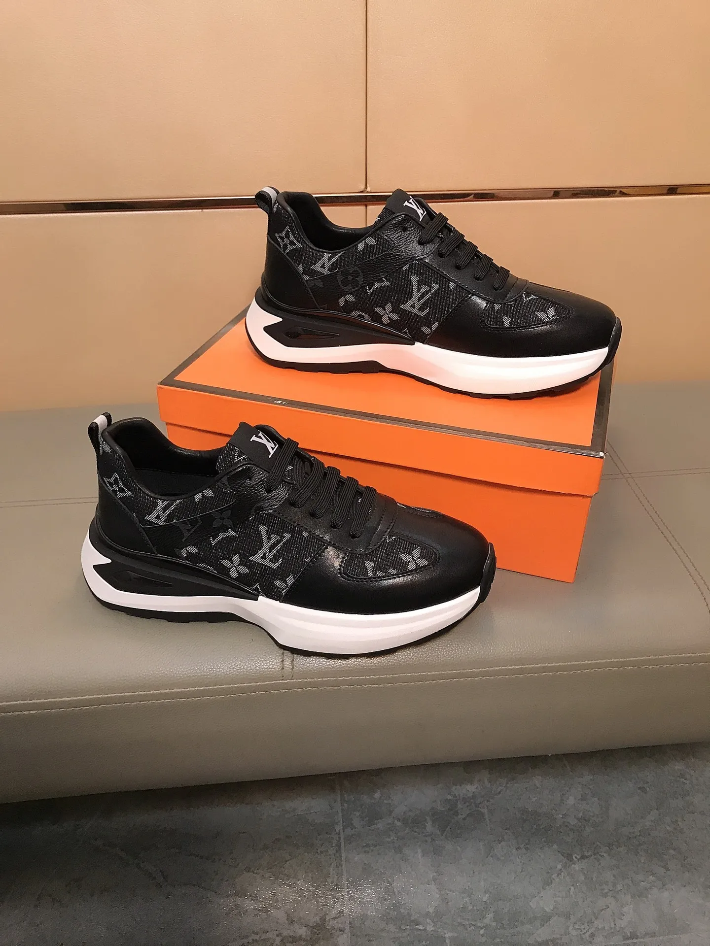 Ex-factory price 442 🔥🆕The hot model [Louis Vuitton] LV🔝 is a high-end brand of men's shoes. The uppers are made of Italian imported cowhide + brand printing materials, and the comfortable lining + sheepskin feet🔥, making walking more convenient and comfortable! Amazing work [color]! Create a fashionable personality to set off your uniqueness! A must-have for trendy men! Classic🔥Size: 38-44